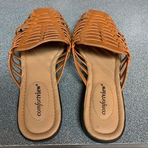 Comfortview wide sandals size 8 1/2 M